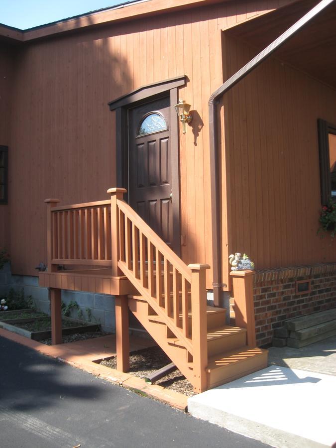 Serenity On The Lake Auburn Exterior photo