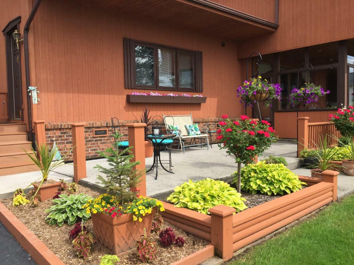 Serenity On The Lake Auburn Exterior photo